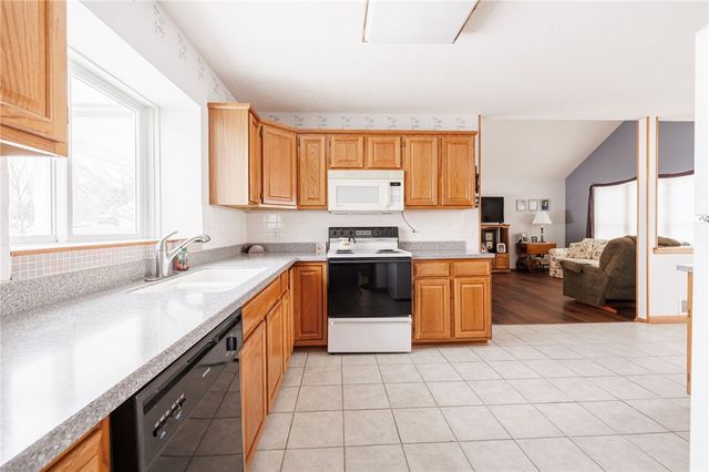 197 Garden Parkway, Henrietta, NY 14467