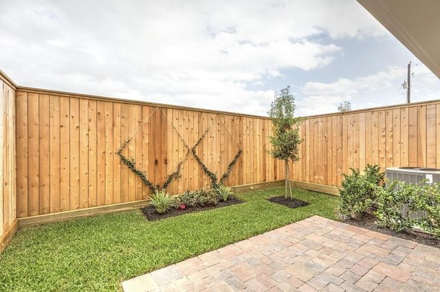 2722 Maxroy Street, Houston, TX 77007