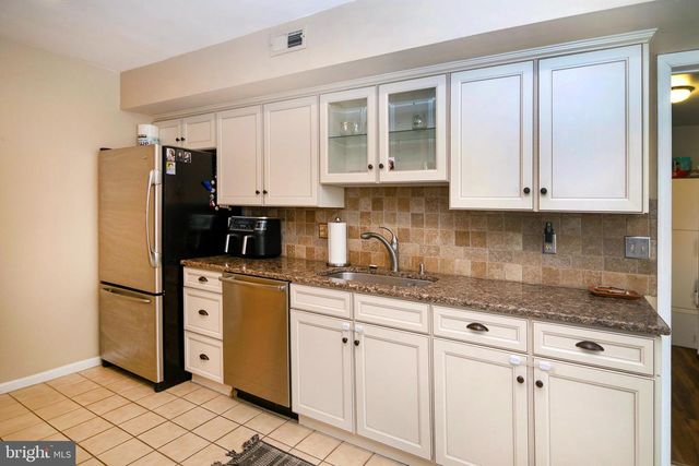 11 WHITEMARSH CT, Marlton, NJ 08053