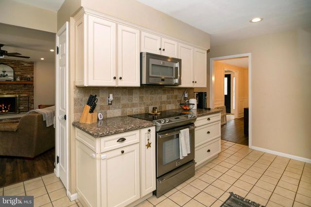 11 WHITEMARSH CT, Marlton, NJ 08053