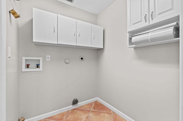 125 Saratoga Boulevard E, Royal Palm Beach, FL 33411