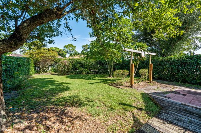 125 Saratoga Boulevard E, Royal Palm Beach, FL 33411