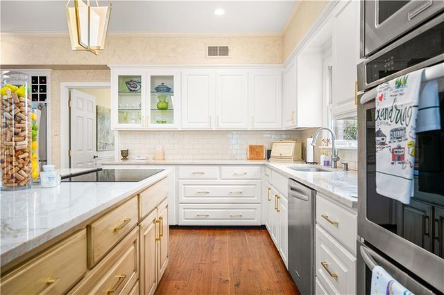 5721 COURTLAND Place, Alexandria, LA 71301