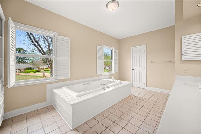 5721 COURTLAND Place, Alexandria, LA 71301