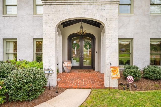 5721 COURTLAND Place, Alexandria, LA 71301