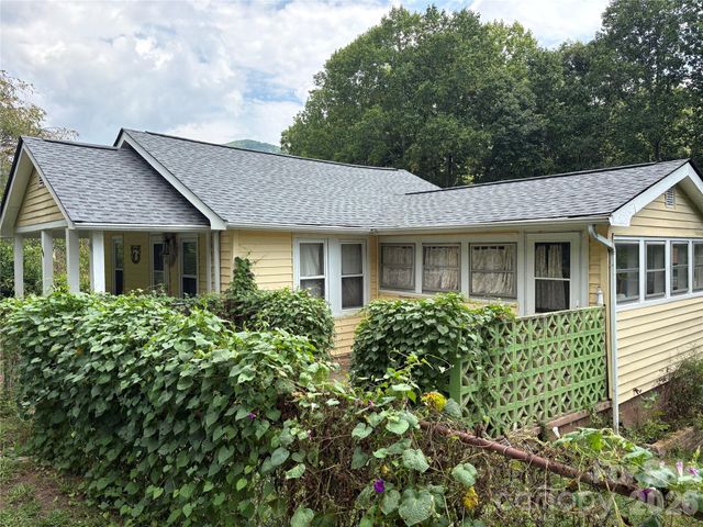 408 McCoy Cove Road, Black Mountain, NC 28711