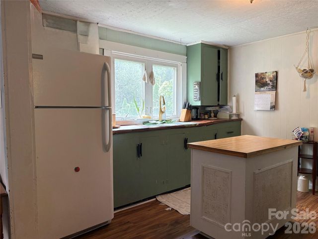 408 McCoy Cove Road, Black Mountain, NC 28711