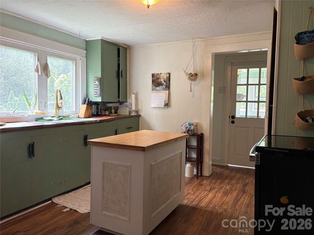 408 McCoy Cove Road, Black Mountain, NC 28711