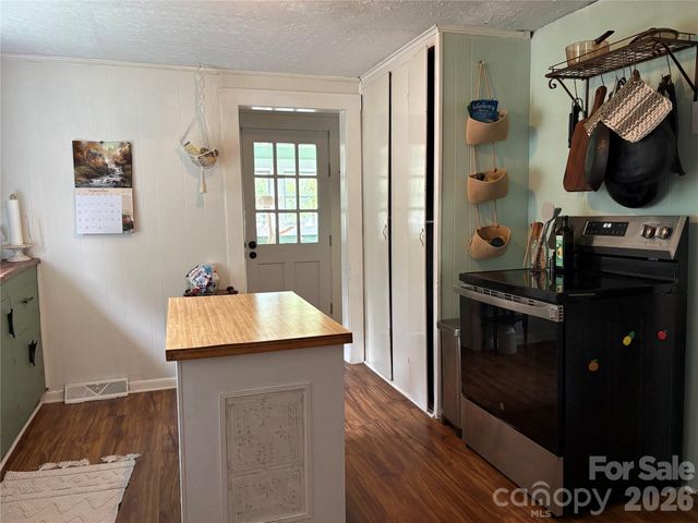 408 McCoy Cove Road, Black Mountain, NC 28711