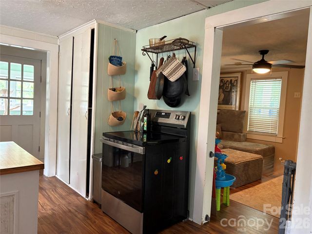 408 McCoy Cove Road, Black Mountain, NC 28711