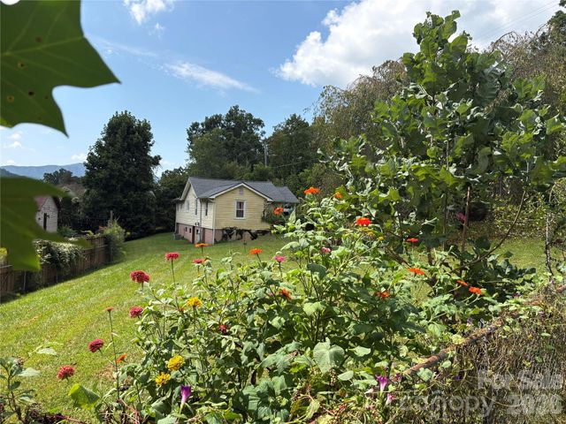 408 McCoy Cove Road, Black Mountain, NC 28711