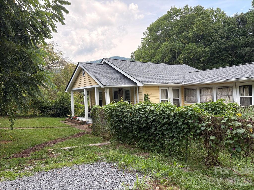 408 McCoy Cove Road, Black Mountain, NC 28711
