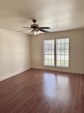 4202 Wolf Creek Dr, Corpus Christi, TX 78413