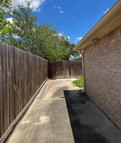 4202 Wolf Creek Dr, Corpus Christi, TX 78413