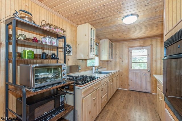 25 Lake Pochung Rd, Vernon Twp., NJ 07461