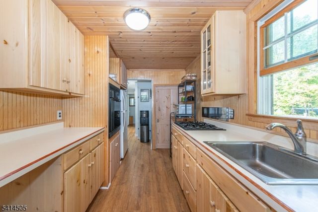 25 Lake Pochung Rd, Vernon Twp., NJ 07461
