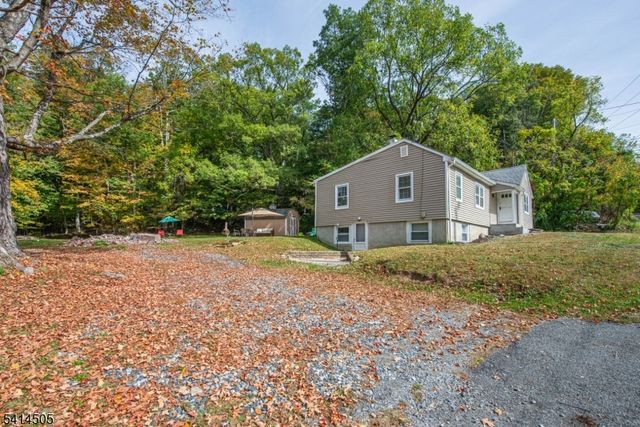 25 Lake Pochung Rd, Vernon Twp., NJ 07461