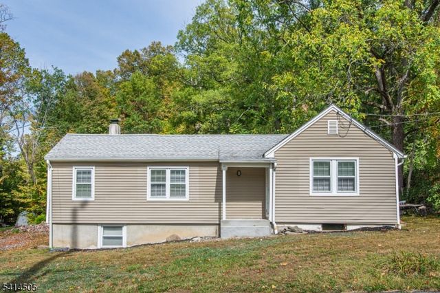25 Lake Pochung Rd, Vernon Twp., NJ 07461