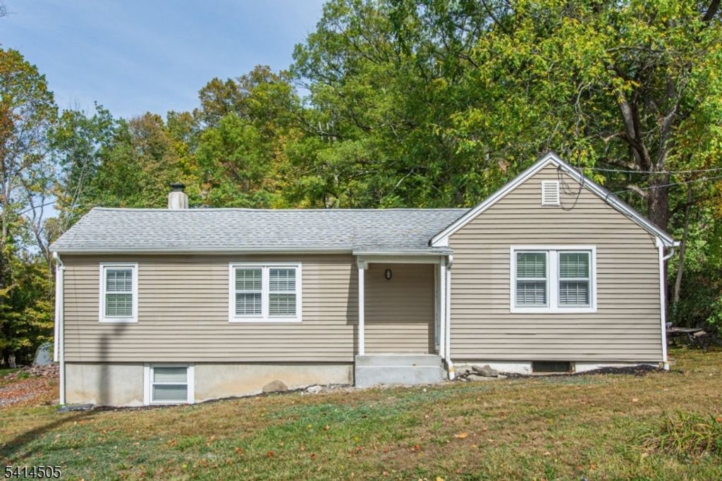 25 Lake Pochung Rd, Vernon Twp., NJ 07461