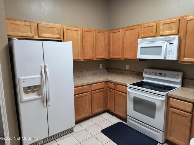 6112 MAGGIES Circle 108, Jacksonville, FL 32244