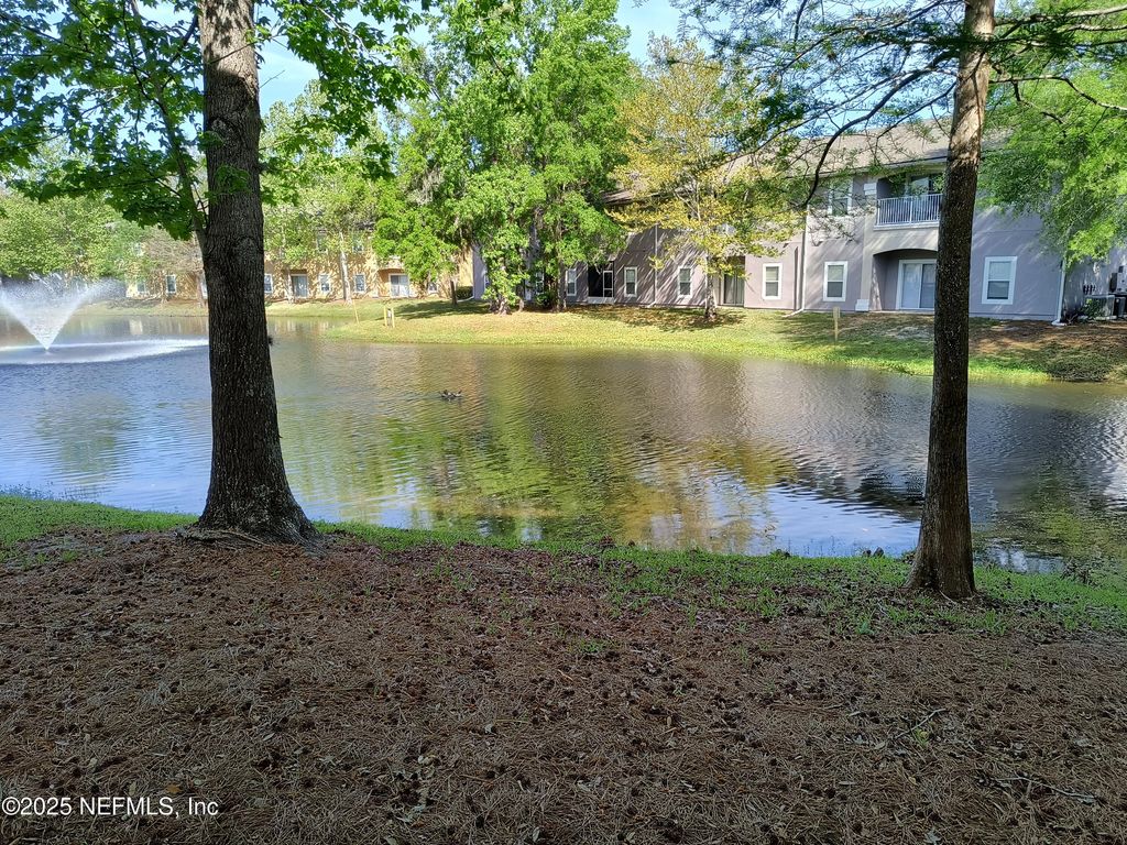 6112 MAGGIES Circle 108, Jacksonville, FL 32244