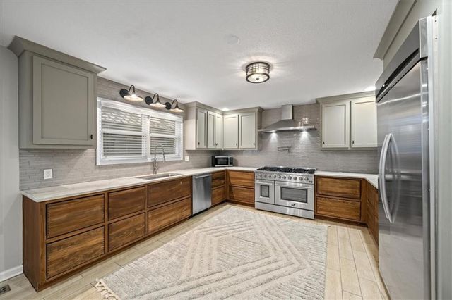 3617 NW Blue Jacket Drive, Lee's Summit, MO 64064