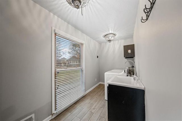 3617 NW Blue Jacket Drive, Lee's Summit, MO 64064