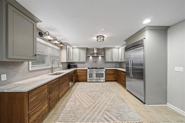 3617 NW Blue Jacket Drive, Lee's Summit, MO 64064