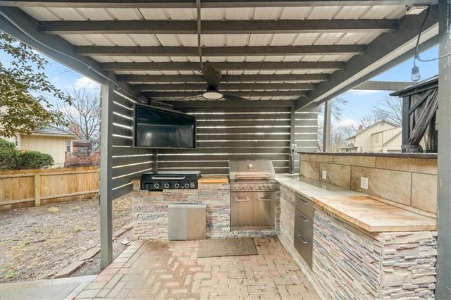 3617 NW Blue Jacket Drive, Lee's Summit, MO 64064