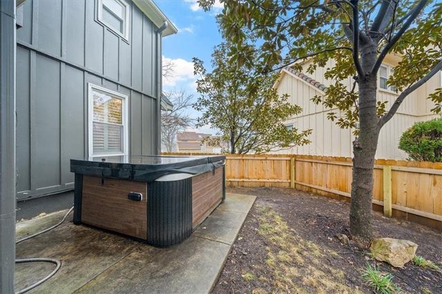 3617 NW Blue Jacket Drive, Lee's Summit, MO 64064