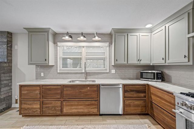 3617 NW Blue Jacket Drive, Lee's Summit, MO 64064
