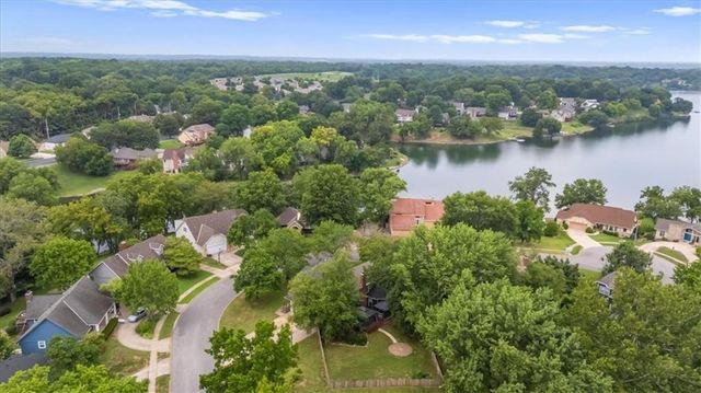 3617 NW Blue Jacket Drive, Lee's Summit, MO 64064