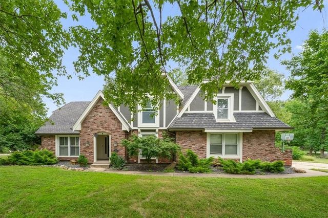 3617 NW Blue Jacket Drive, Lee's Summit, MO 64064