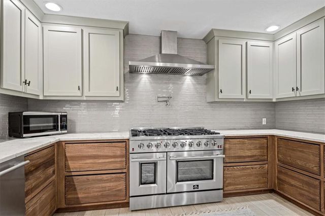 3617 NW Blue Jacket Drive, Lee's Summit, MO 64064