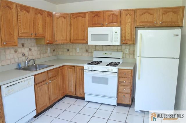 1704 Cypress Lane 4, East Brunswick, NJ 08816