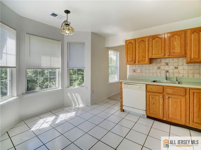 1704 Cypress Lane 4, East Brunswick, NJ 08816