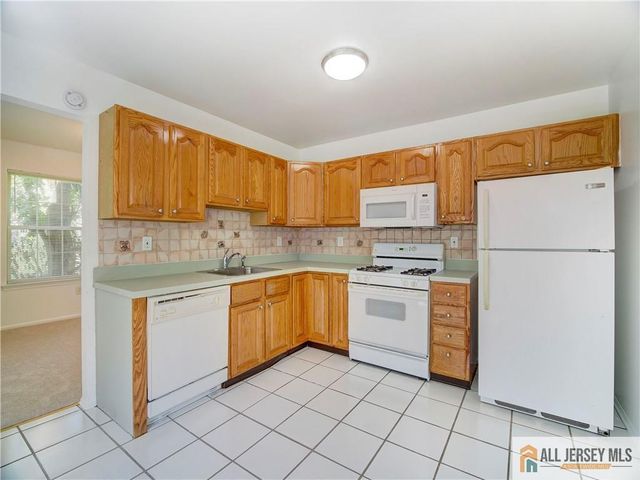 1704 Cypress Lane 4, East Brunswick, NJ 08816