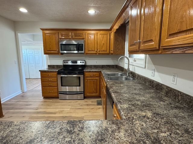 206 Blue Ribbon Pkwy, Shelbyville, TN 37160