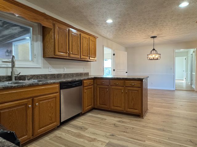 206 Blue Ribbon Pkwy, Shelbyville, TN 37160