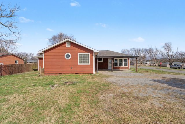 206 Blue Ribbon Pkwy, Shelbyville, TN 37160