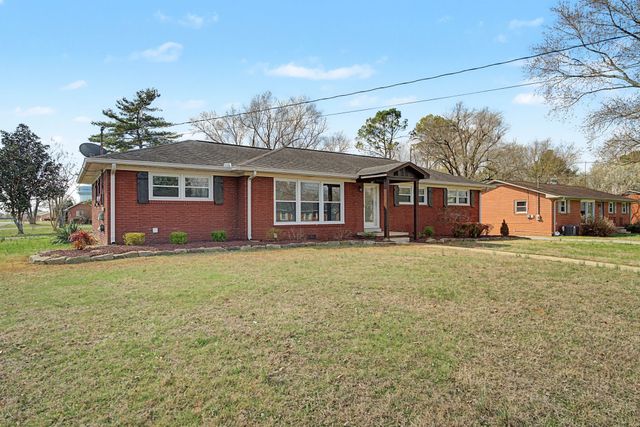 206 Blue Ribbon Pkwy, Shelbyville, TN 37160