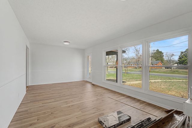 206 Blue Ribbon Pkwy, Shelbyville, TN 37160