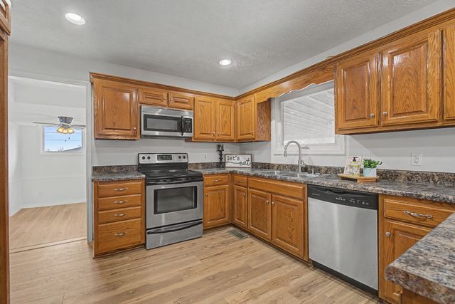 206 Blue Ribbon Pkwy, Shelbyville, TN 37160