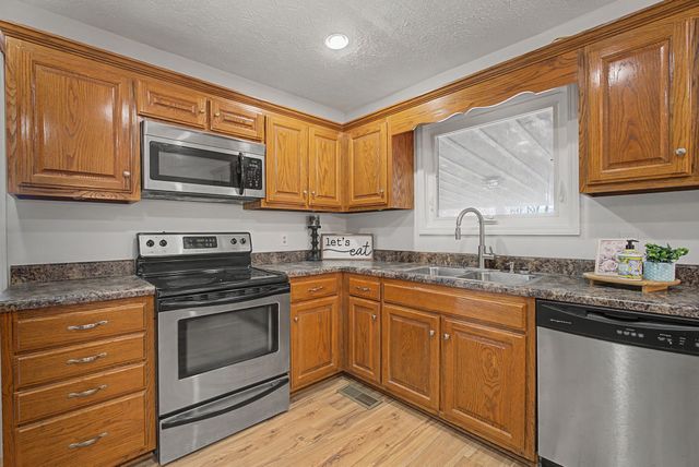 206 Blue Ribbon Pkwy, Shelbyville, TN 37160