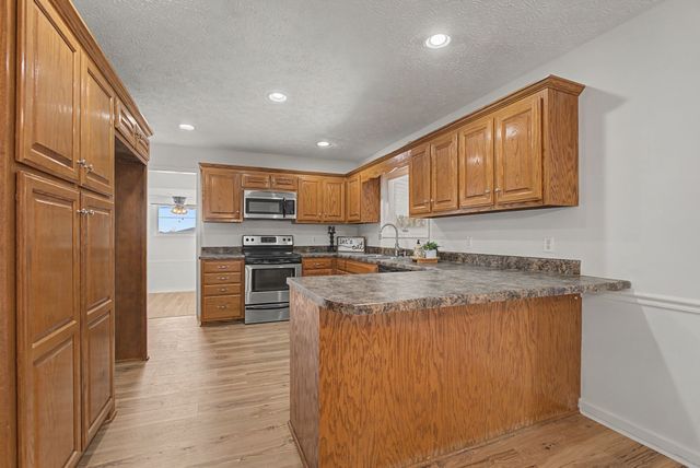 206 Blue Ribbon Pkwy, Shelbyville, TN 37160