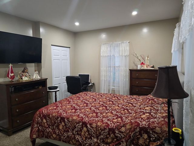 114 Oak St, Taunton, MA 02780