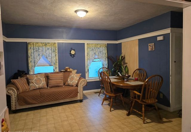114 Oak St, Taunton, MA 02780