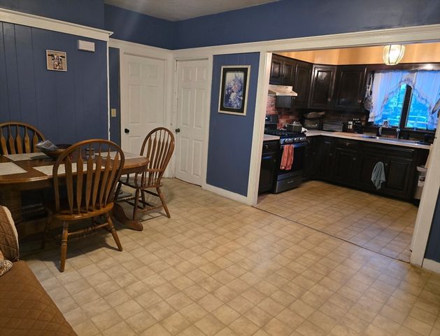 114 Oak St, Taunton, MA 02780
