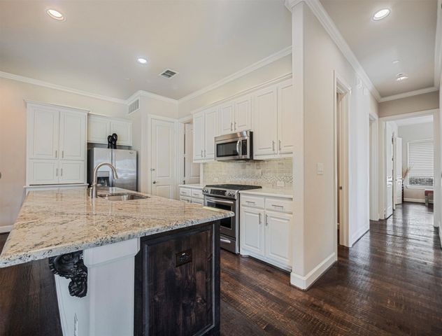 5001 Meridian Lane 2103, Addison, TX 75001