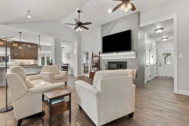 1005 S Denton Street, Gainesville, TX 76240